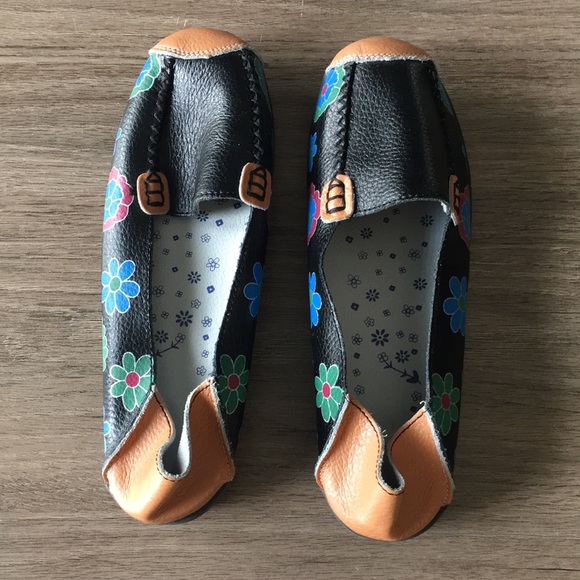 Comfortable floral leather women’s loafers - Picture 4 of 7